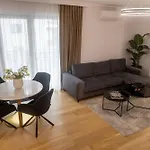 Maisona - Modern And Stylish Near Center شقة