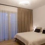 Maisona - Modern And Stylish Near Center شقة