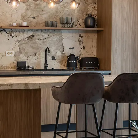 Maisona - Modern And Stylish Near Center