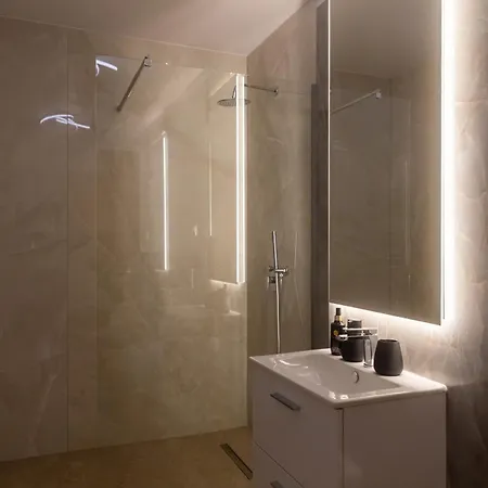 Maisona - Modern And Stylish Near Center *