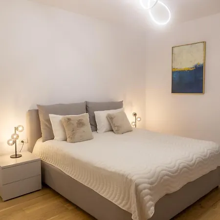 Maisona - Modern And Stylish Near Center *