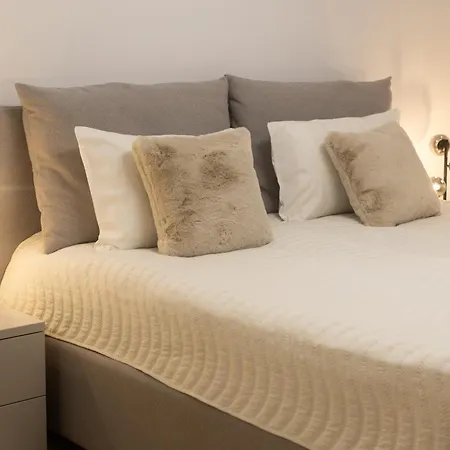 Maisona - Modern And Stylish Near Center *