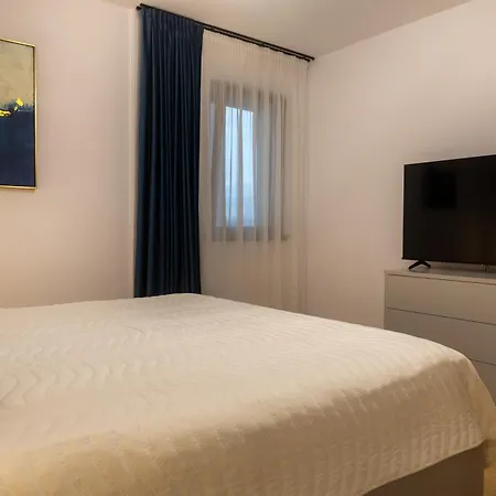 Maisona - Modern And Stylish Near Center