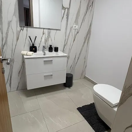 Apartmán Maisona - Modern And Stylish Near Center *