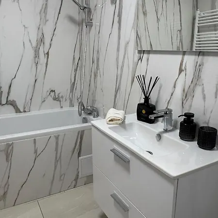 Maisona - Modern And Stylish Near Center *