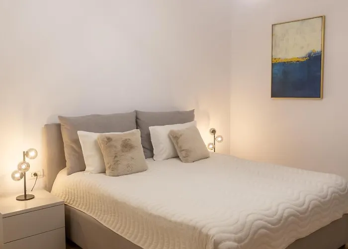 Maisona - Modern And Stylish Near Center *