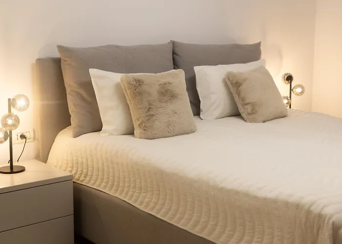 Maisona - Modern And Stylish Near Center *